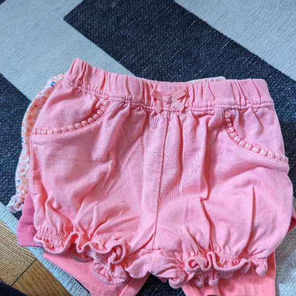 4 Carter's Shorts Bundle 12 M - Picture 4 of 7